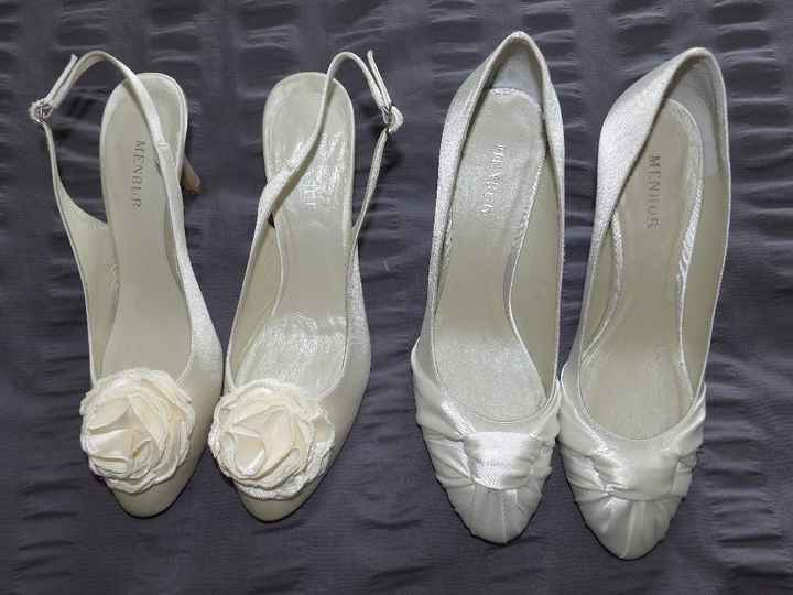 deux modèles de chaussures
