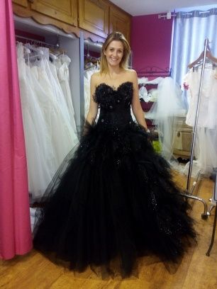 Fan ou pas fan de ces robes de mariée noires ? - 1