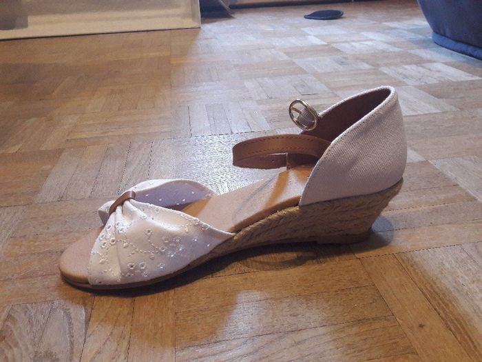 Chaussures plates et robe de mariée 👰 - 1