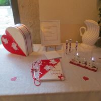table avec urne et livre d'or
