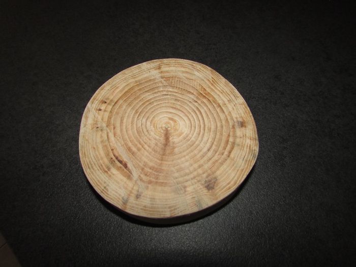Le bout de bois que mon homme a trouvé et poncé :)
