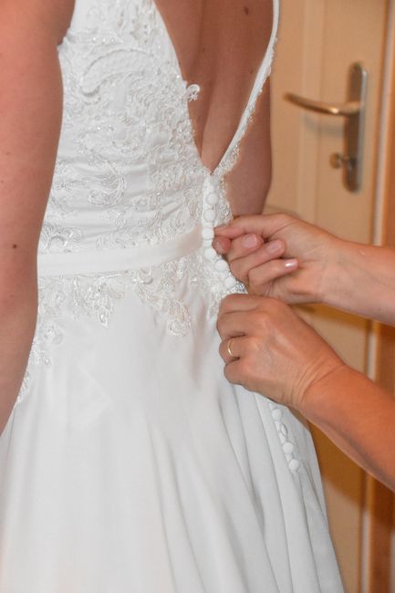 Qui vous aidera à mettre votre robe de mariée ? 👰 6
