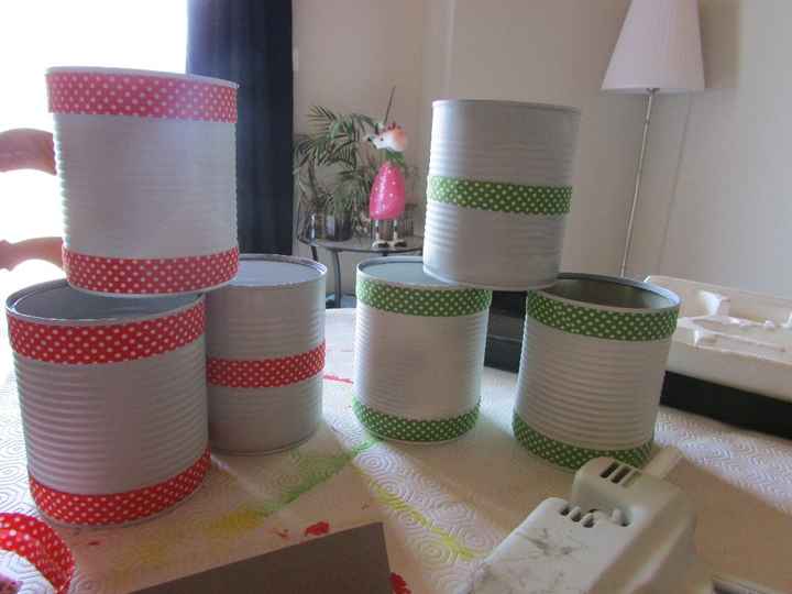 Un pot de fleur comme ca avec, et le long du lierre avec des fleurs en origami dessus :)