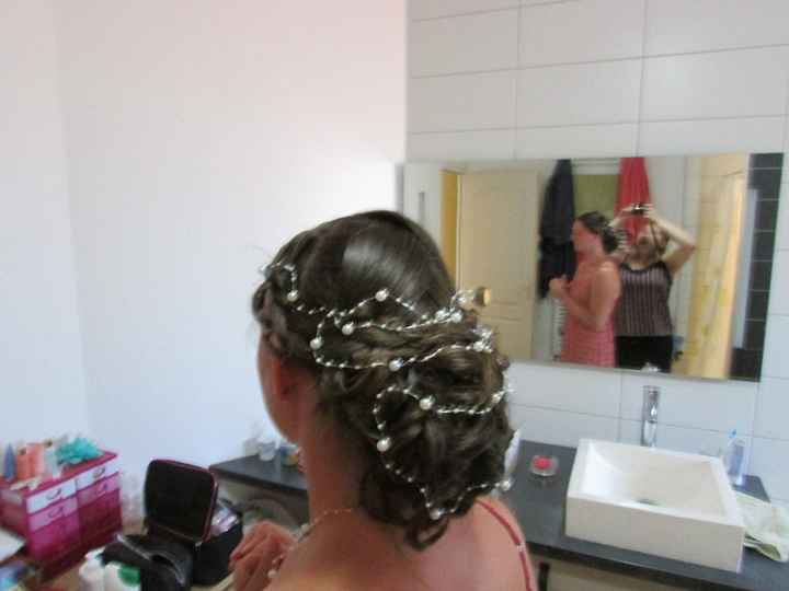 La bande de perle sera intégré, là elle l'a posé juste pour voir ce que ça rendait ^^