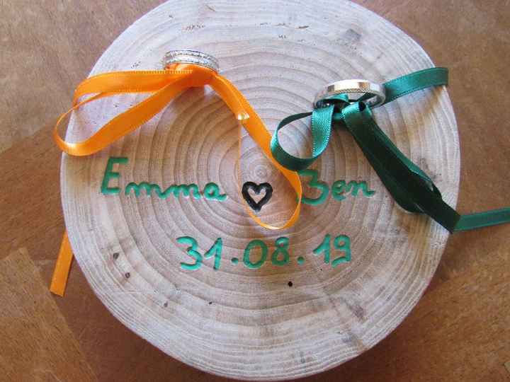 Je vais couper un peu les ruban et faire les noeuds correctement 