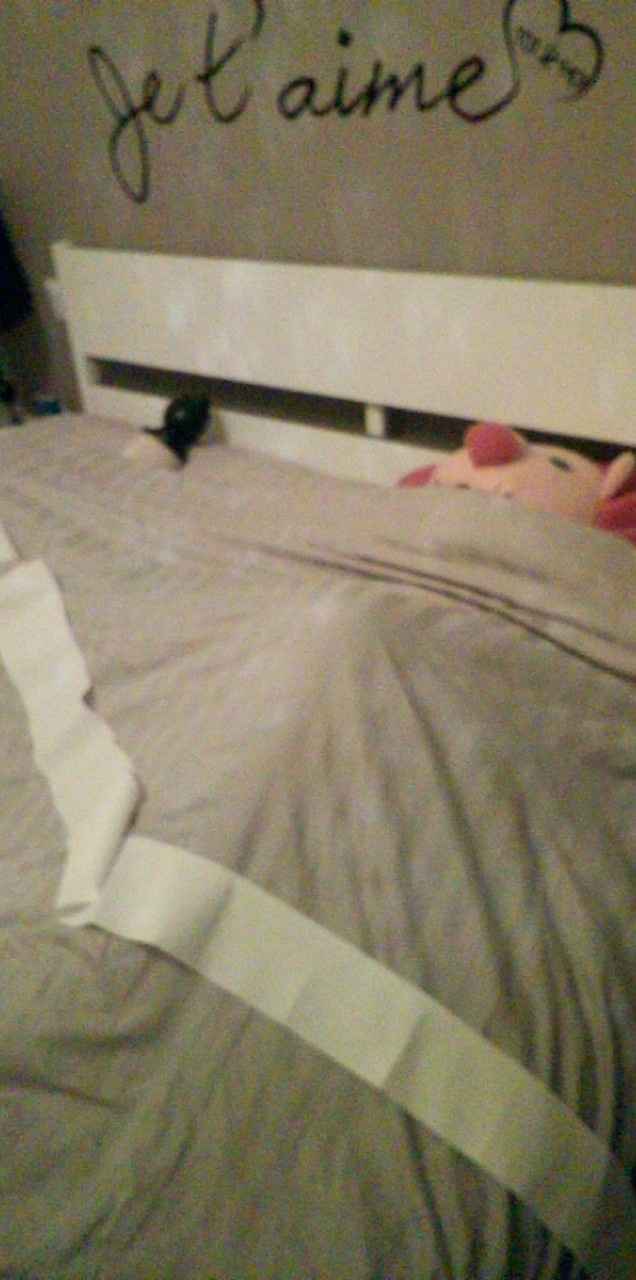 Notre chambre (sous le drap housse, il y avait plein de petites pâtes !!!!!)