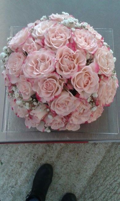 Petite astuce pour tenir mes numéros de table dans mon centre de table fleurs - 3