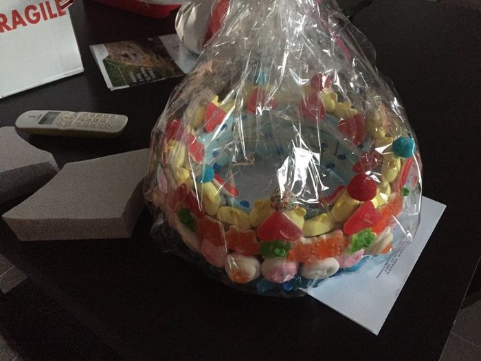 Table enfant. couronne de bonbons reçue - 2