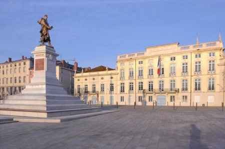 La façade extérieure de la mairie