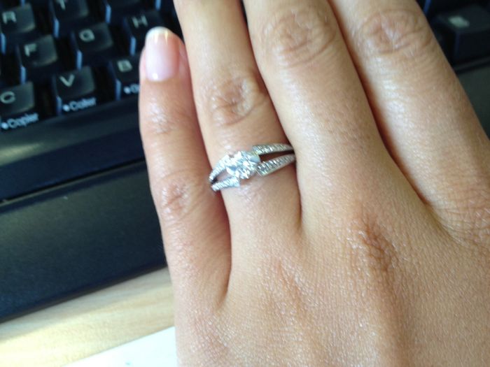 Qui porte une bague de fiançailles ? - 1
