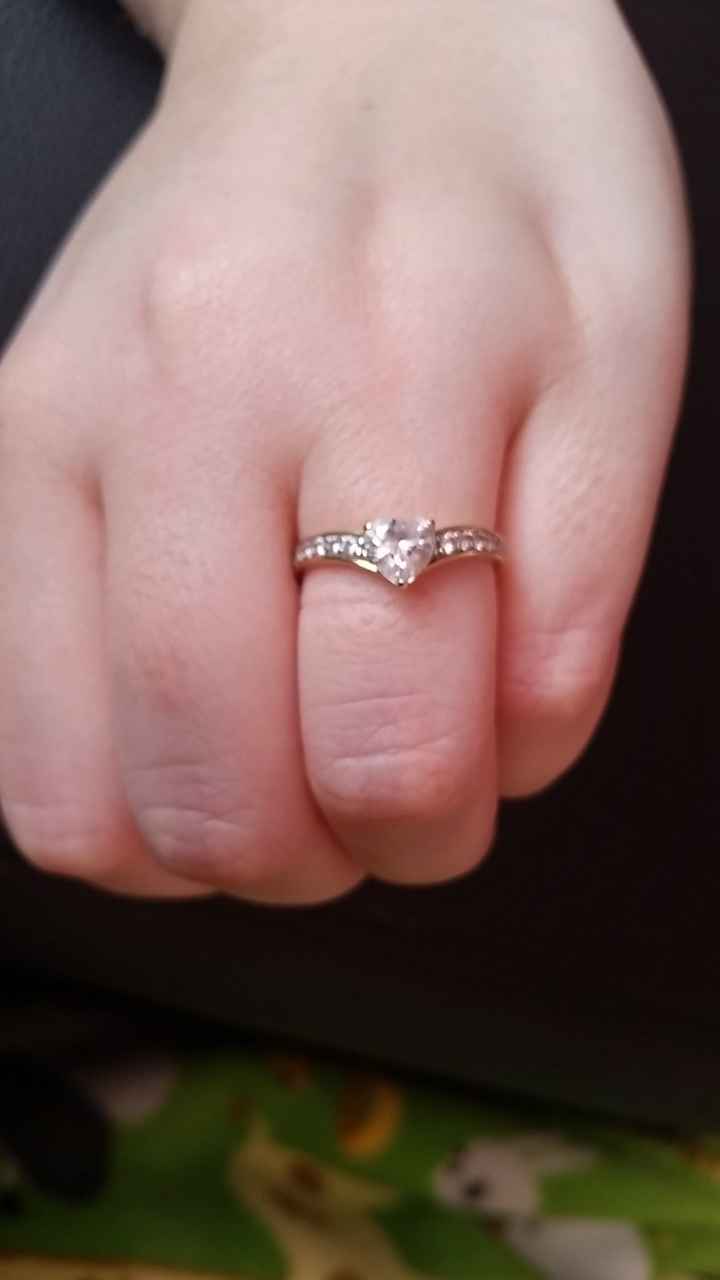 Déçue par sa bague de fiançaille - 1