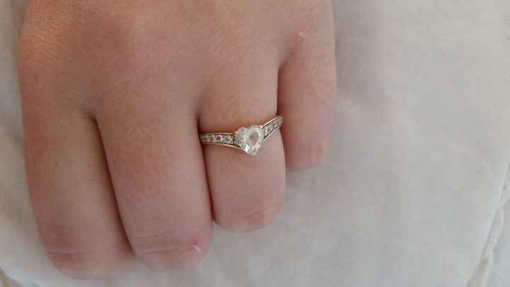 Qui porte une bague de fiançailles ? - 1