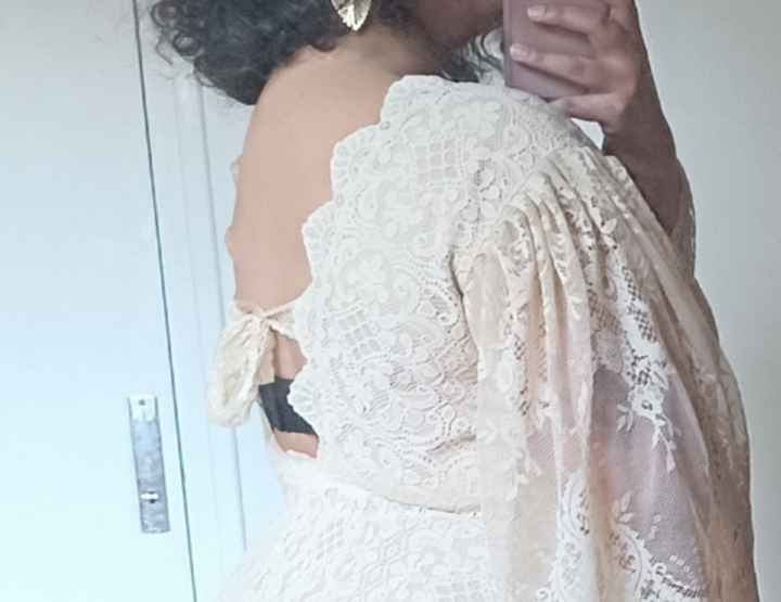 Dos de robe et soutien-gorge - 1
