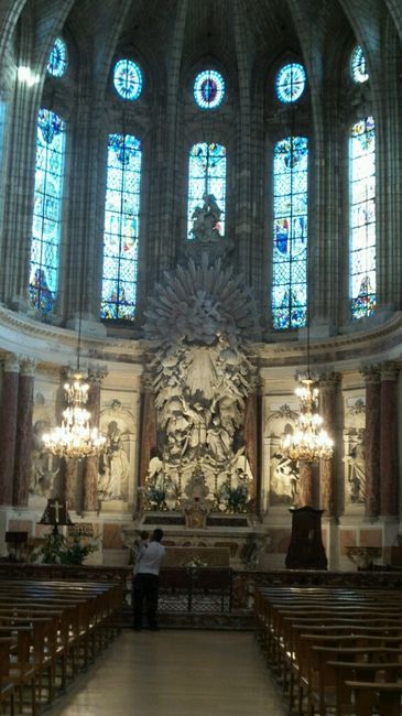 Trop contente pour la cérémonie religieuse - 2