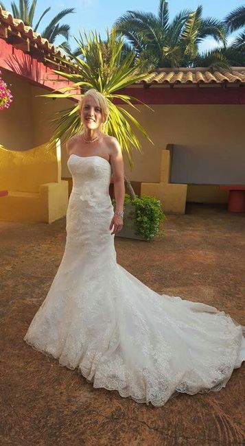 Complètez la phrase : Ma robe de mariée est ___ - 1