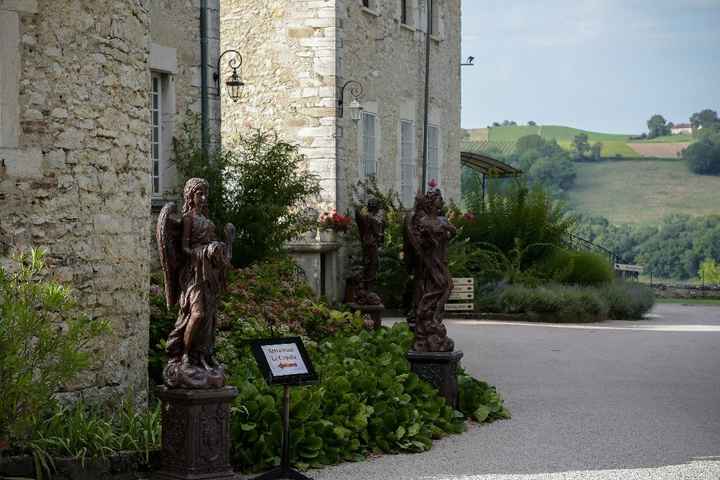 N'étant pas de la région, nous avions initialement choisi le Château Chapeau Cornu de part sa proxim
