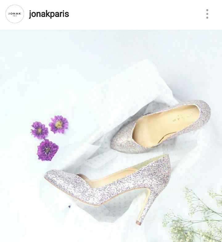 Chaussures argentées ou grises ?  - 1