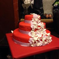  Wedding cake rouge et blanc : conseils saveurs et ingrédients - 1