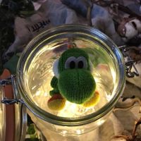 le pauvre Yoshi martyrisé à la table Yoshiland ^^