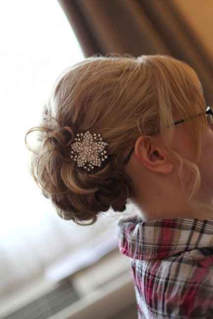 Broche dans les cheveux