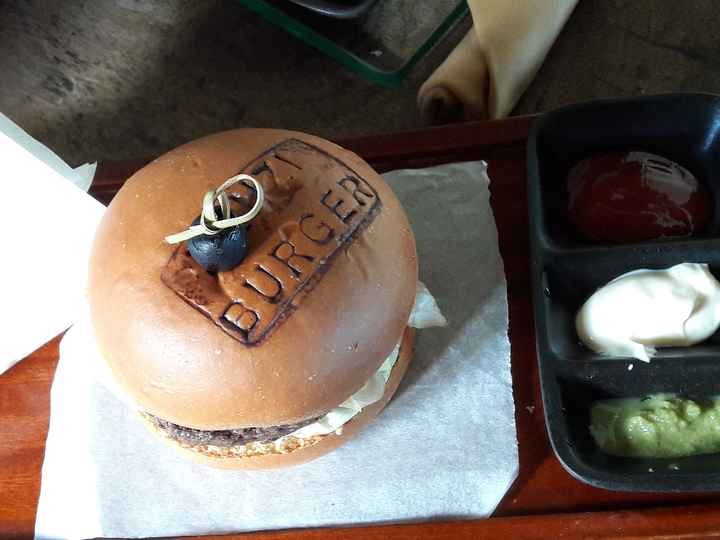 Premier repas là bas