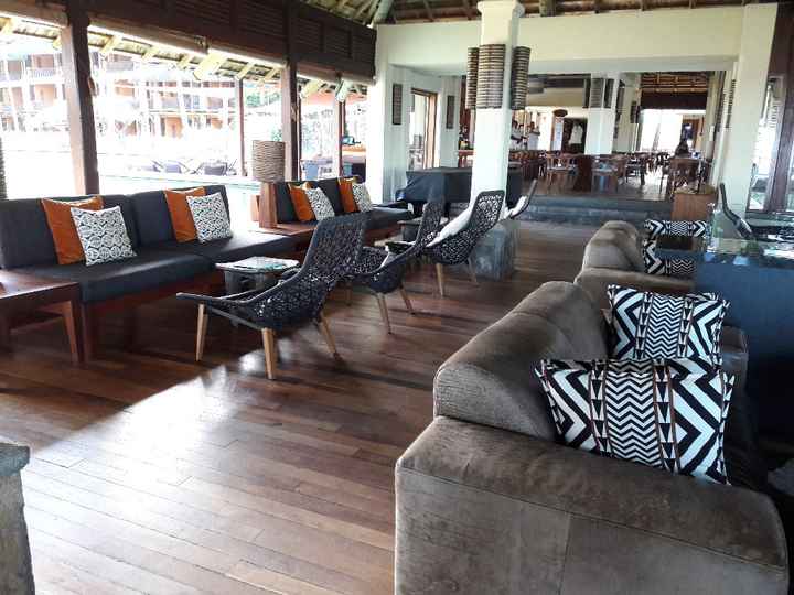 Zanzibar, le bar juste à côté de la piscine (interdite aux enfants donc super calme)