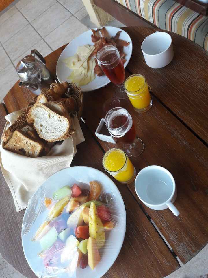 Petit déjeuner en chambre (avec coupe de champ')