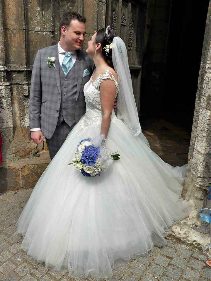 Devant l'église à la sortie