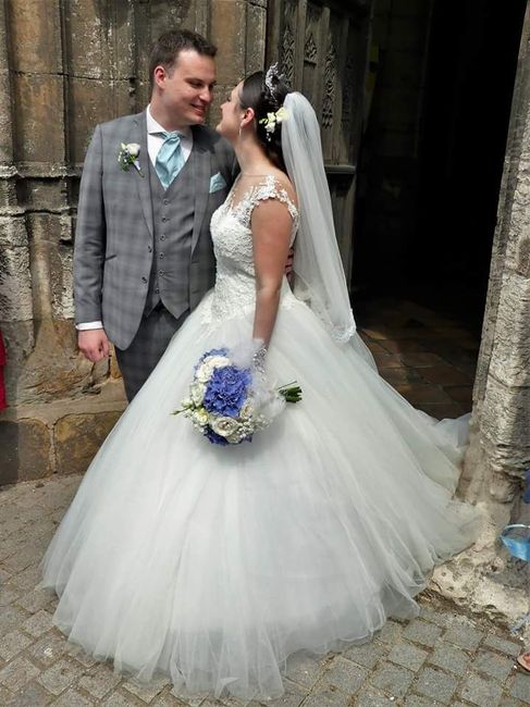 Devant l'église à la sortie