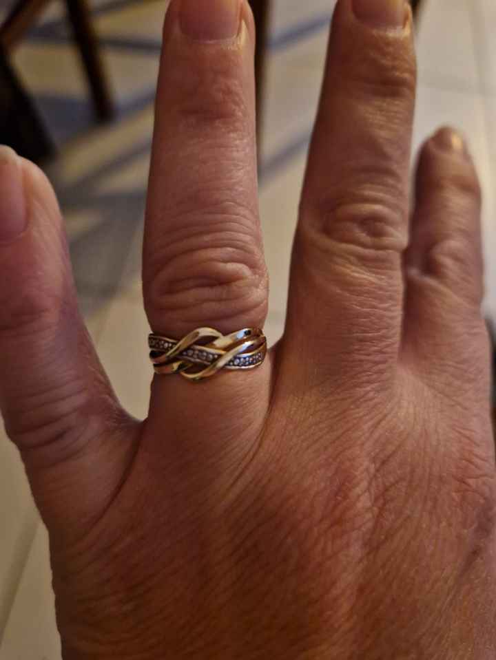 Ta bague de fiançailles sur le Pinterest de Mariages.net ça t'intéresse ? ❤️ - 1