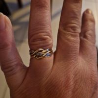 Ta bague de fiançailles sur le Pinterest de Mariages.net ça t'intéresse ? ❤️ - 1
