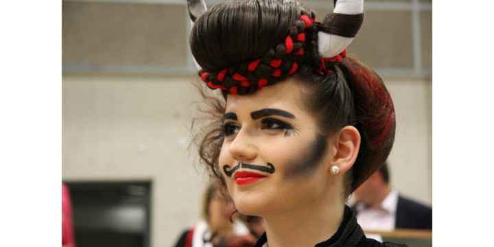 Coiffure plus qu'original !! - 1