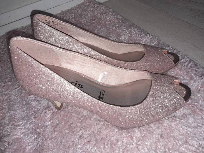 Chaussures et parure de bijoux reçus 2
