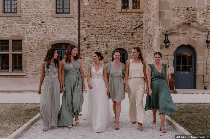 La tenue des DH : quel coloris choisirais-tu ? 👗 3