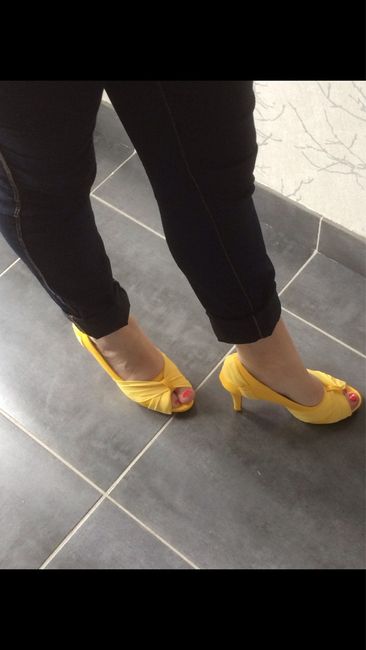 Chaussure jaune trouvées - 1