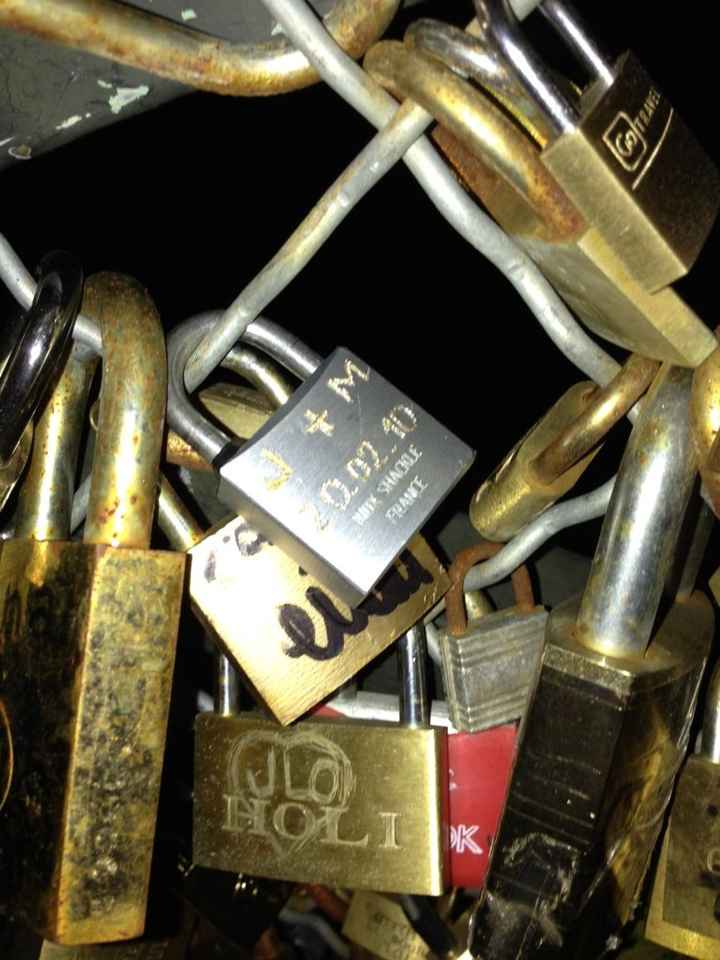 Ecrivez vos 2 noms sur le cadenas de l'amour - 1