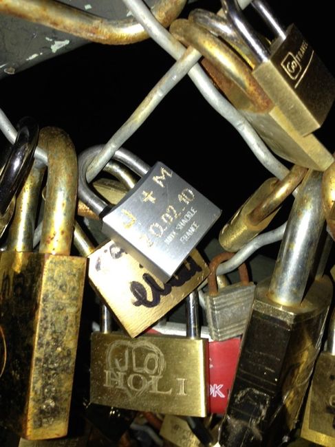 Ecrivez vos 2 noms sur le cadenas de l'amour - 1