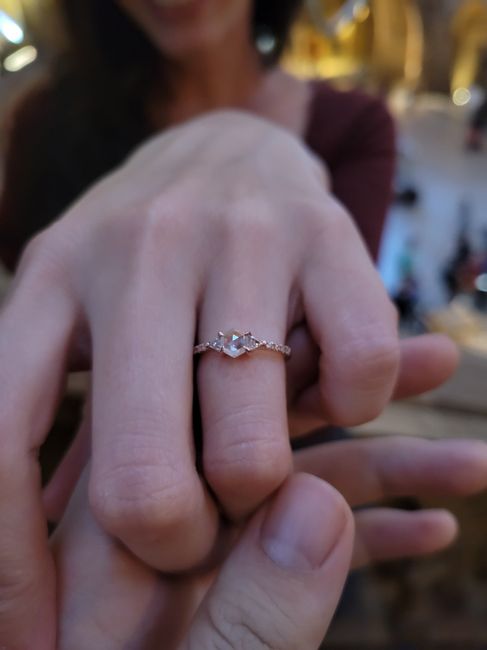 Ta bague de fiançailles sur le Pinterest de Mariages.net ça t'intéresse ? ❤️ 6