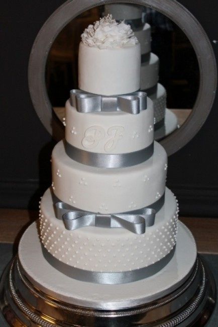 Exemple Wedding Cake Blanc & Gris