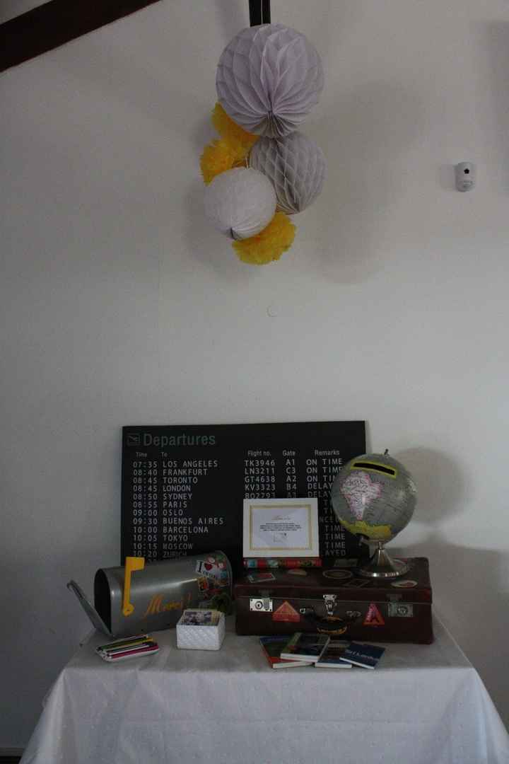 Table urne et livre d'or