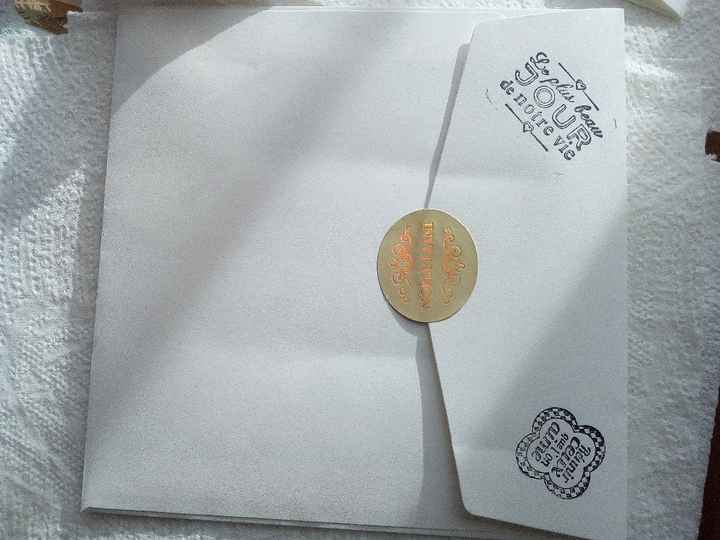 dos enveloppe avec petits tampons