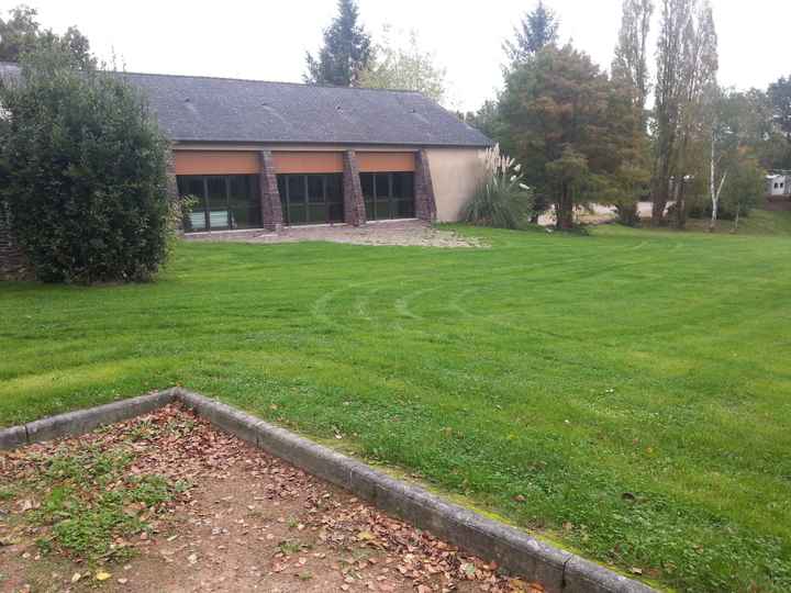 Qui célèbrera son mariage dans une salle des fêtes ? - 4