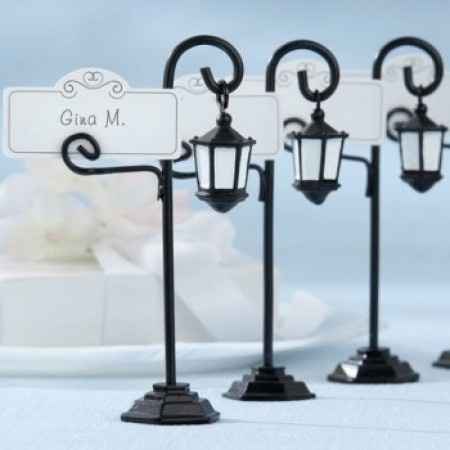 Porte carte lampadaire paris