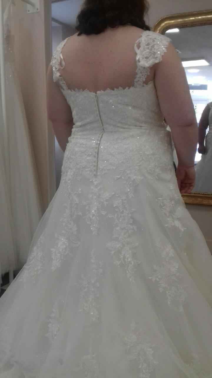 L'essayage pour notre mariage religieux fait - 3