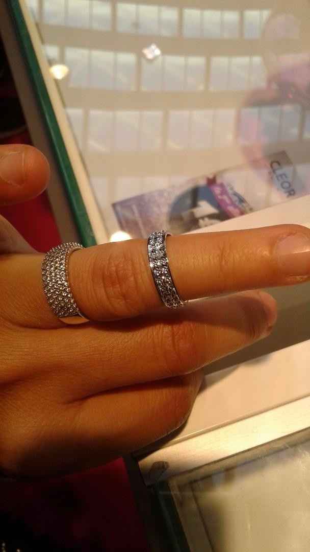 c'est celle du haut la sienne!!