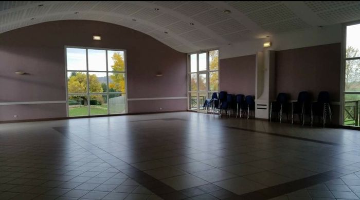 Recherche jolie salle de réception à -1000€ - 1