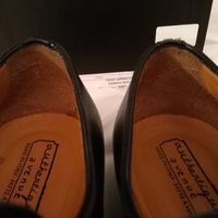 2 / Chaussures avec usures contreforts intérieur des  talons dissimulées  