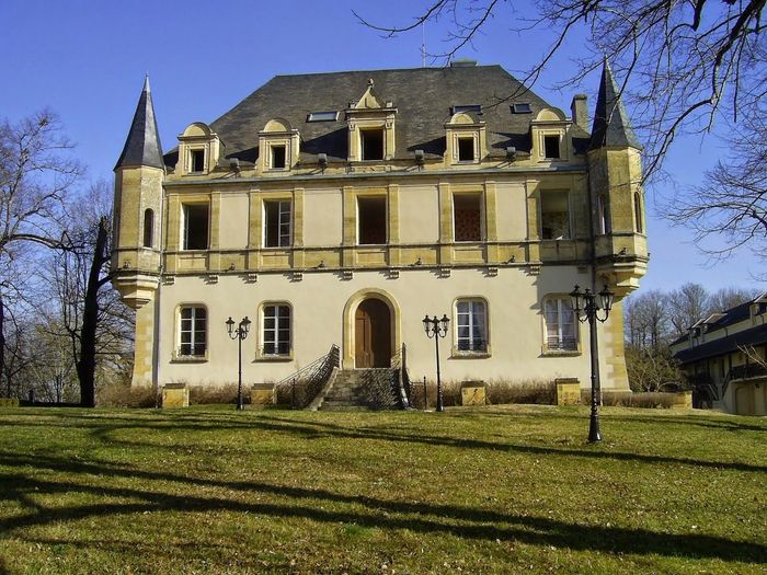 Façade sud Château de Puy Robert Lascaux 
