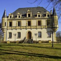 Façade sud Château de Puy Robert Lascaux 