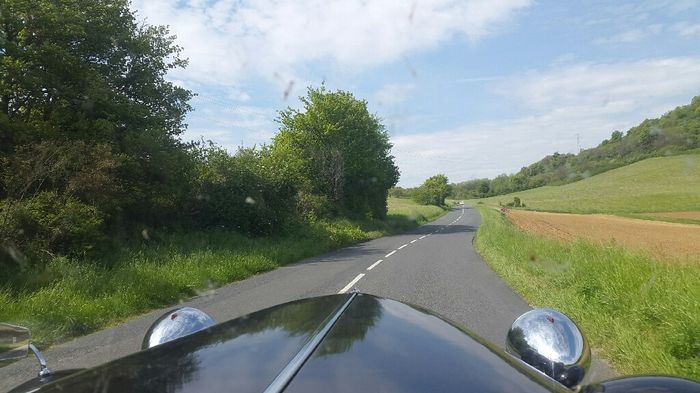 Le privilège de faire un tour dans la vieille voiture du jour j. - 2